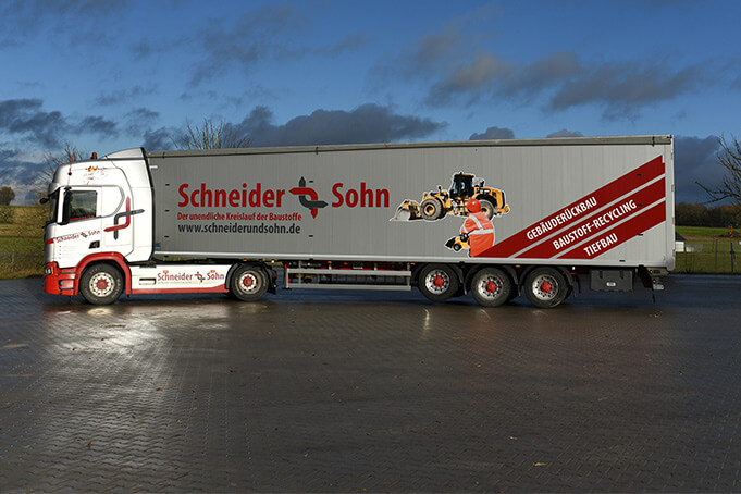 Schneider_und_Sohn_Fernfahrer_in