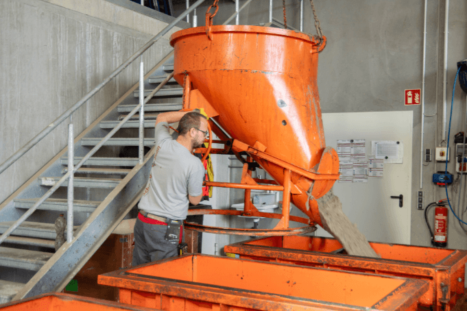 Mitarbeiter (m/w/d) für unsere Beton-Tankstelle und R-Betonblock-Produktion